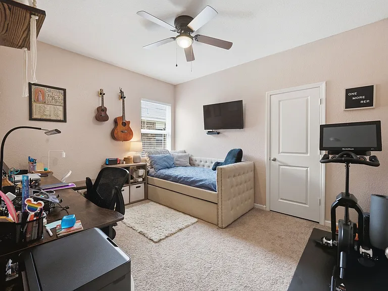 405 Willow Creek Dr — Photo 17