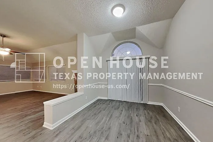 6704 Catalpa Trl — Photo 7