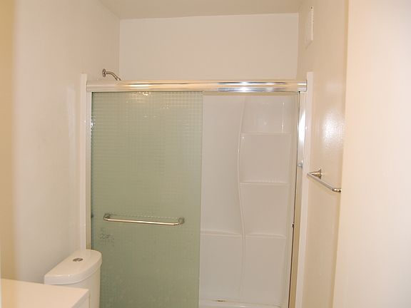 4th image of 659 S Webster Ave APT 17