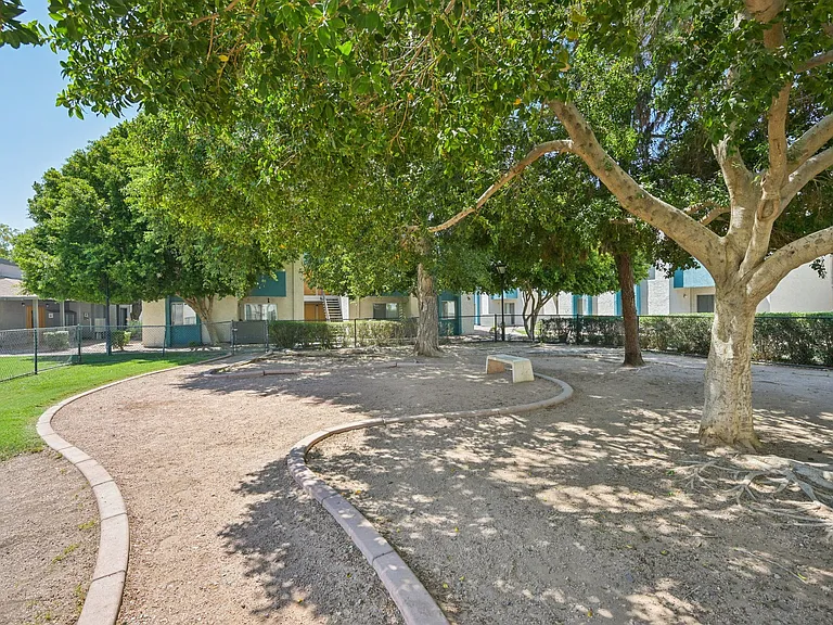 Sycamore Square Apartments — Photo 31