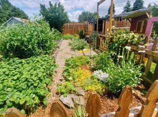 152 NW Grinstead St, Siletz, OR 97380