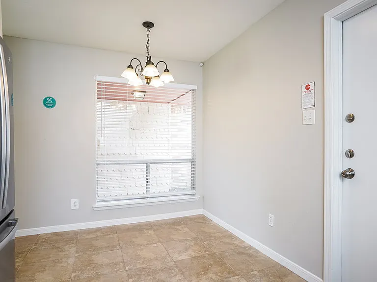 518 Magnolia Bnd — Photo 6
