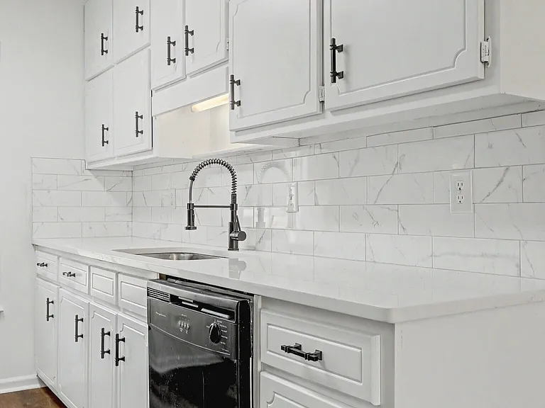 608 S Jeff Davis Dr — Photo 13