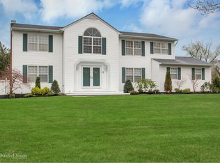 19 Borrell Ct, Saint James, NY 11780