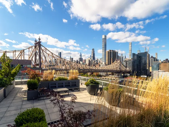 415 Main Street image 14 of 15