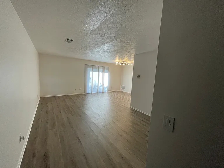 7214 Creekview Dr #3 — Photo 4