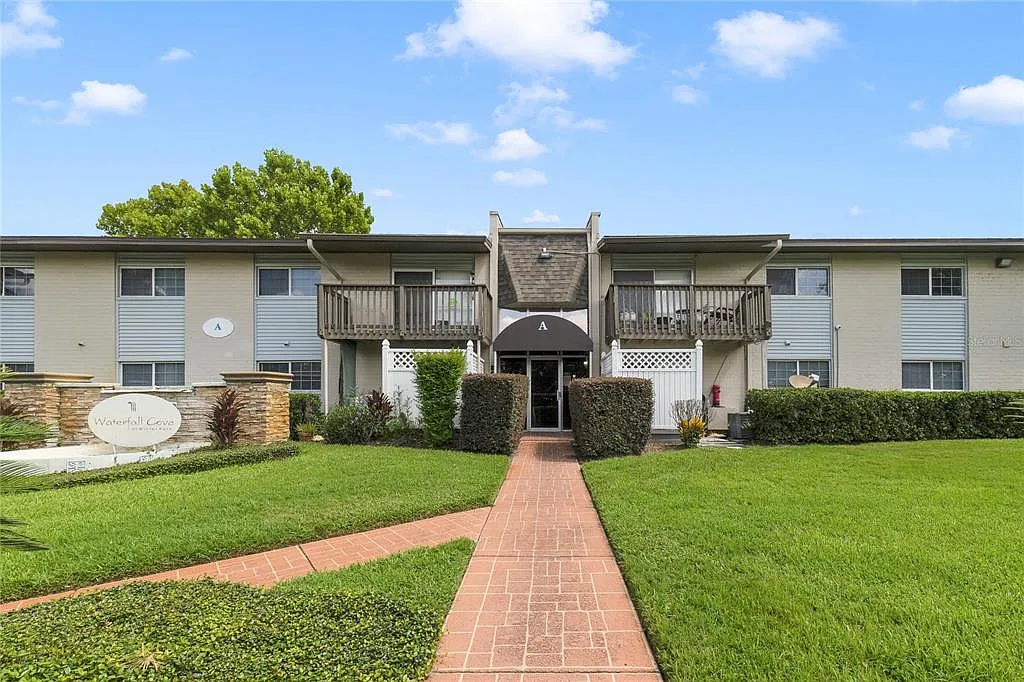 3 bed, 2.0 bath, 1149 sqft, $1,650 — Photo 2