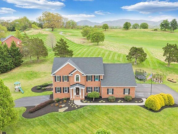 3rd image of 580 Scarlet Dr