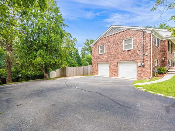 4th image of 241 Geneva Ln