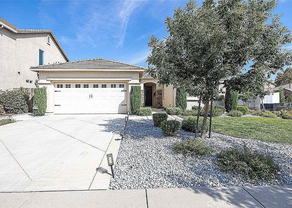 1st image of 490 Daffodil Dr