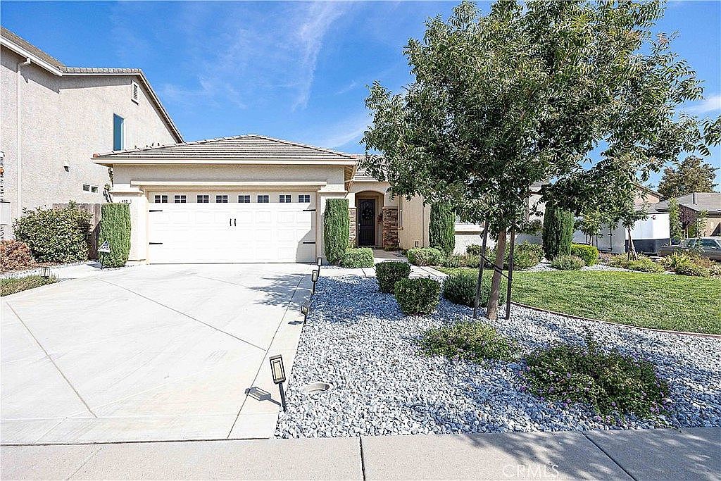 490 Daffodil Dr - Property Image