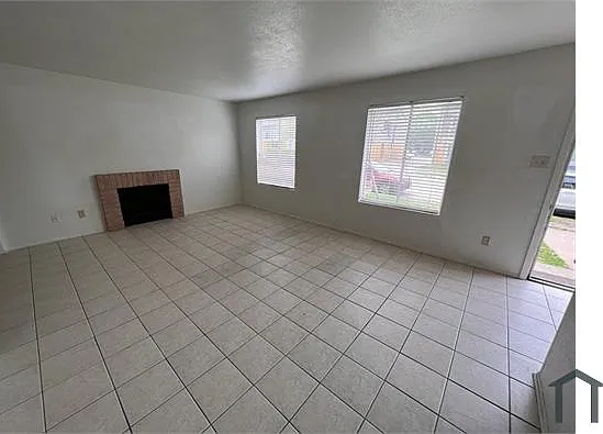 2 bed, 1050 sqft, $1,450 — Photo 4