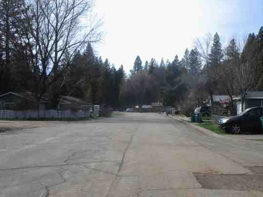 Exterior Neighborhood (street photo)