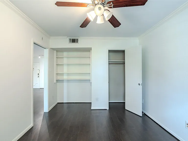 7575 Katy Fwy #103 — Photo 17