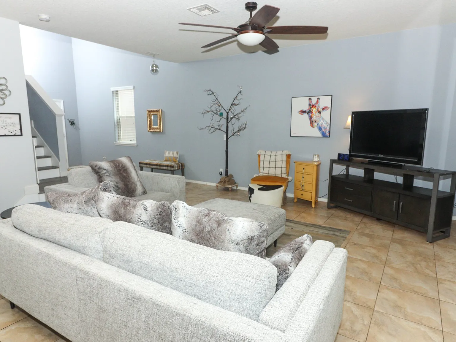 4 bed, 2.5 bath, 2444 sqft, $2,900 — Photo 2