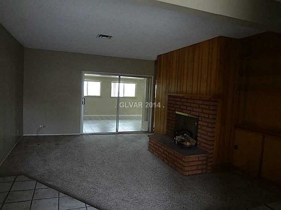 2nd image of 324 E Country Club Dr