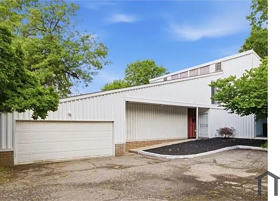 25 Sutton Pl