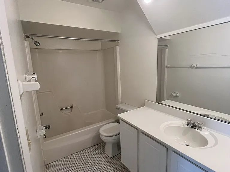 University Park Apartments near Cornell University — Photo 335