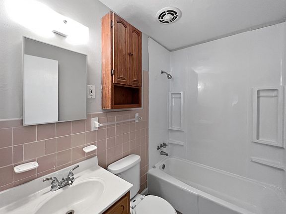 3rd image of 2201B Gaebler Ave