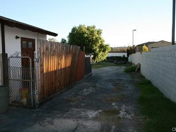 3rd image of 2026 Lomita Blvd