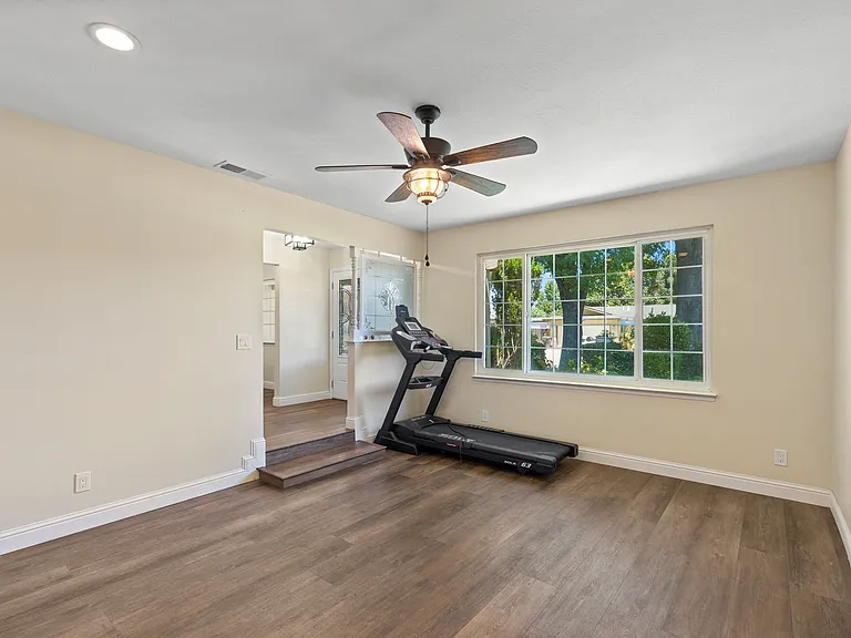 2226 Paloma Ave — Photo 12