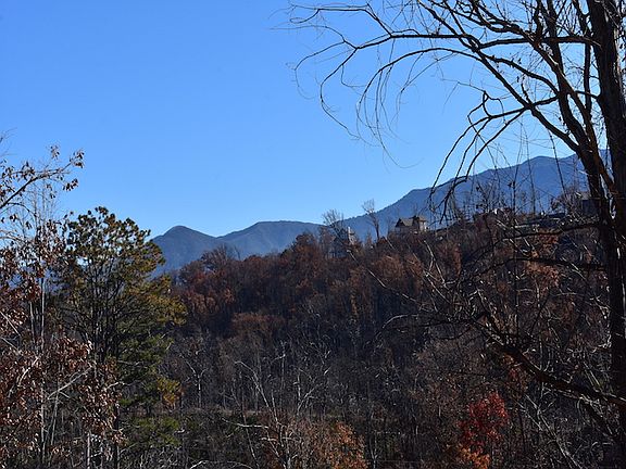 2nd image of 556 Edgewood Dr Lot 0394