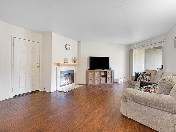 3rd image of 653 Oak Run Trl Unit 207
