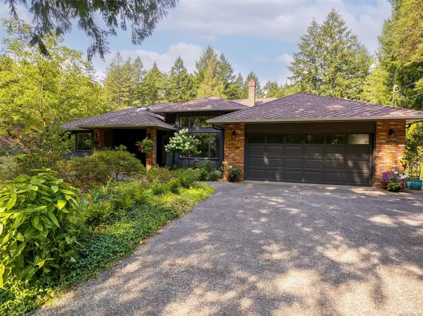 4860 Excelsior Rd, Saanich, BC V9E 2E5