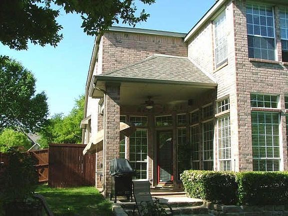 3rd image of 905 Parkwood Ct