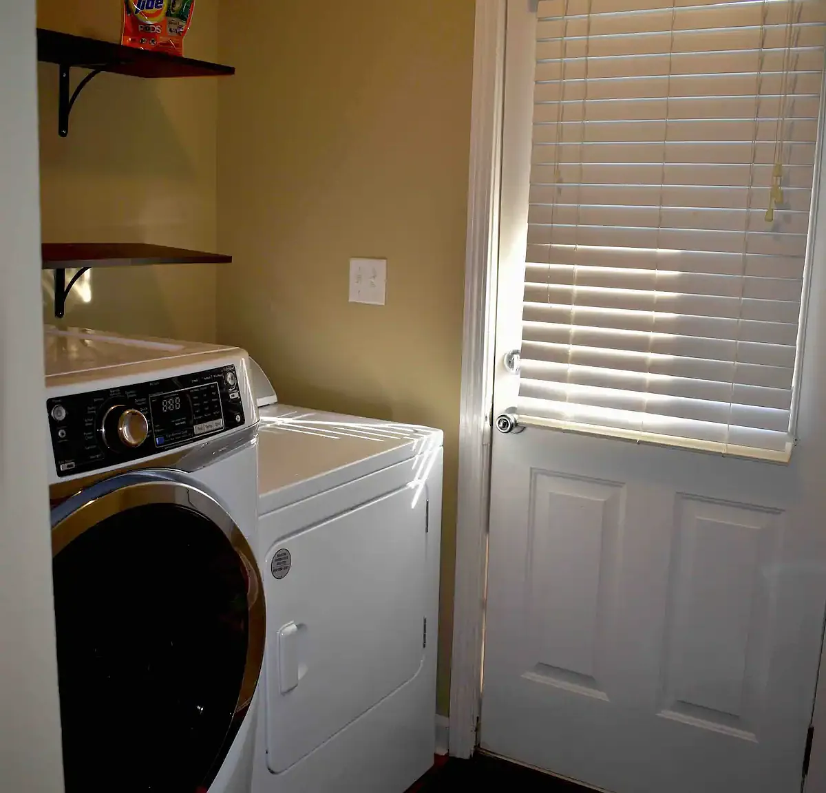 3 bed, 1404 sqft, $2,250 — Photo 2