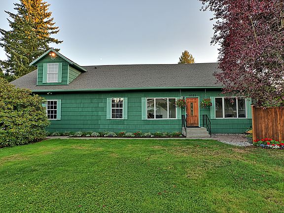 2nd image of 1021 Pilchuck Ave