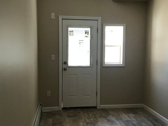 3rd image of 125 Bay 14th St Floor 1