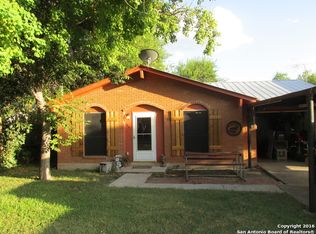 1807 16th St, Hondo, TX 78861