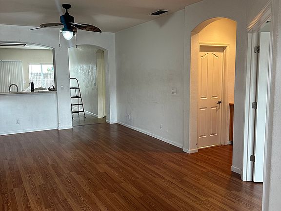 3rd image of 1074 Earnhardt Dr