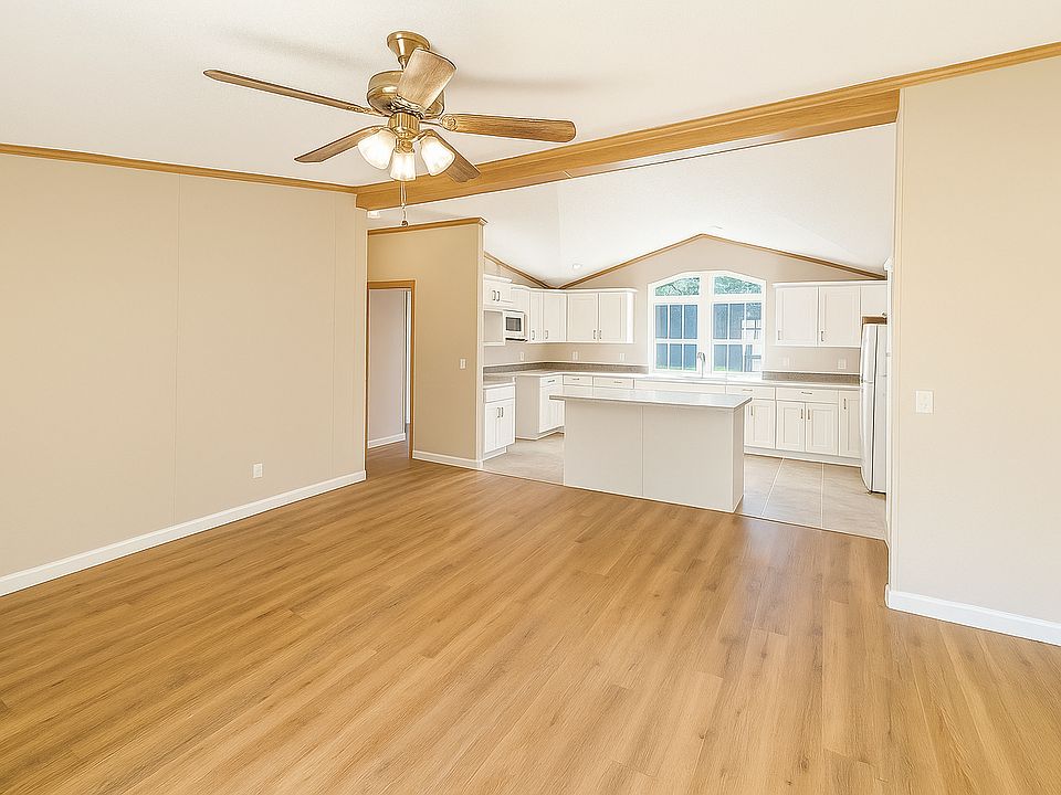 2nd image of 2558 E Dallas Dr
