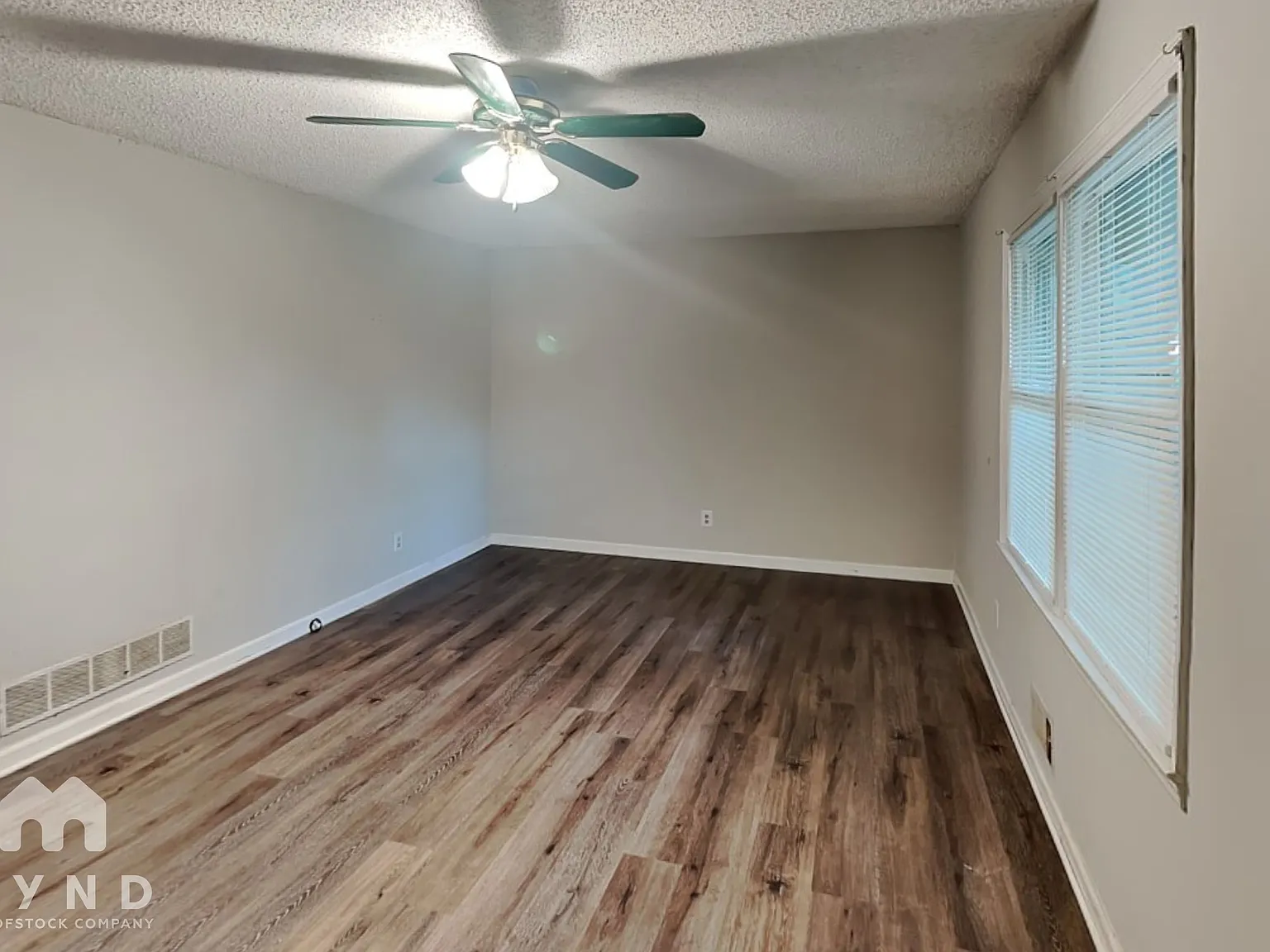 4 bed, 2.5 bath, 2292 sqft, $2,345 — Photo 2