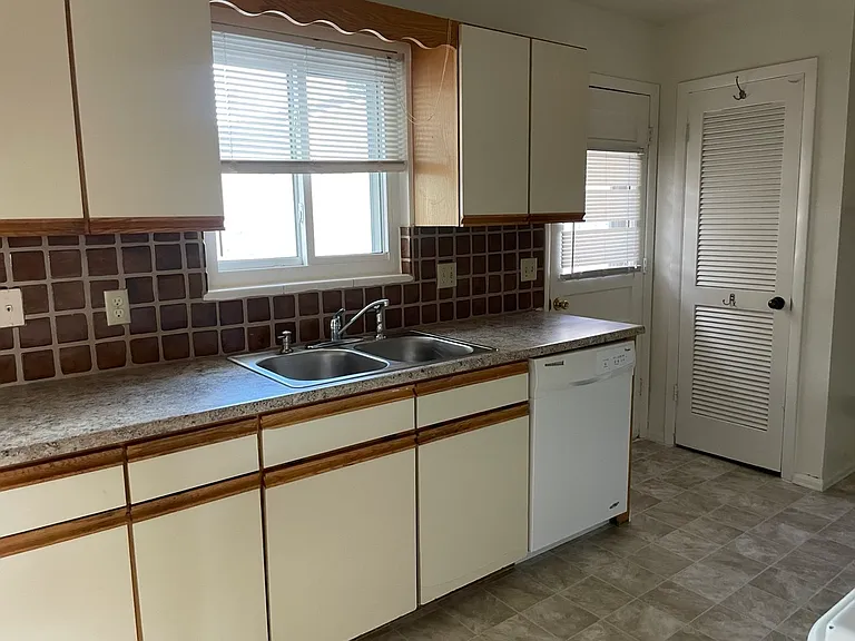 950 S Sweetwater Dr #950 — Photo 10