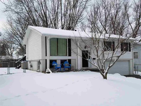 3005 Stanford Ave, Iowa City, IA 52245