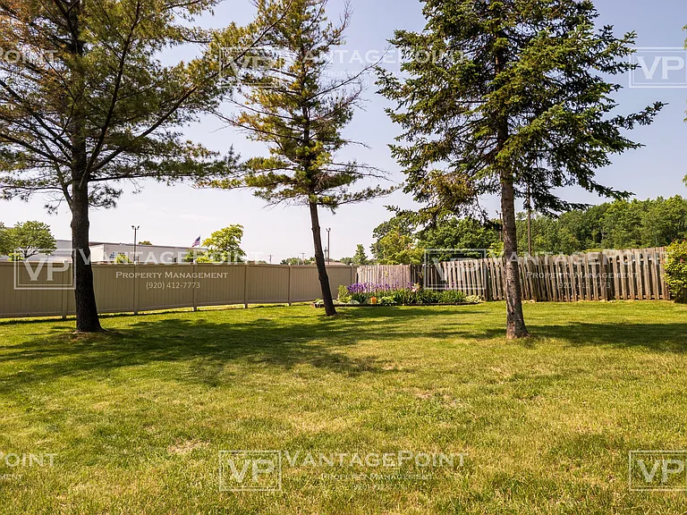 2571 Trojan Dr — Photo 16