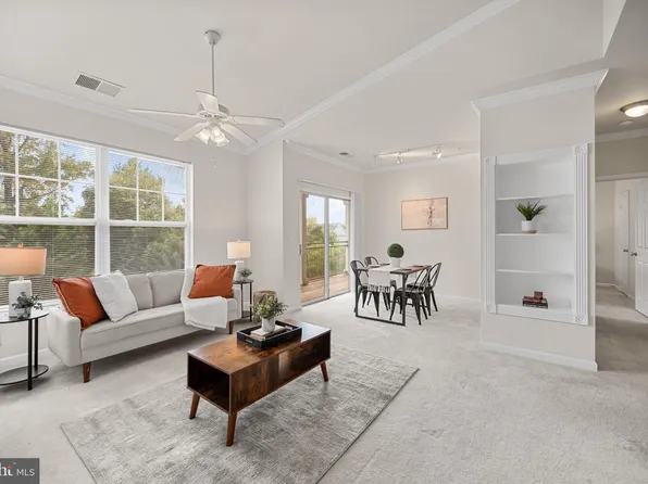 12120 Garden Ridge Ln Unit 401, Fairfax, VA 22030