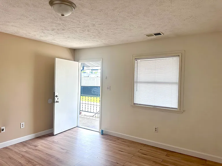 953 Irwin St #13 — Photo 3