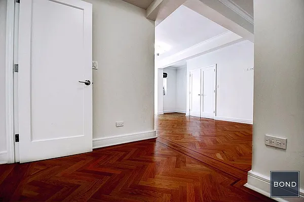 Rented by Bond New York | media 32