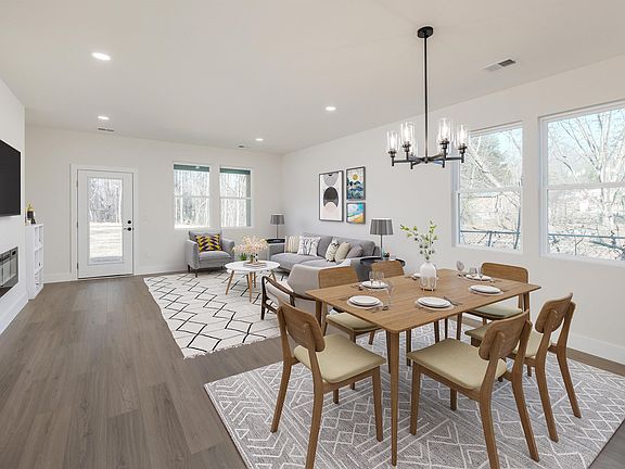 3rd image of 10 Pine Dr