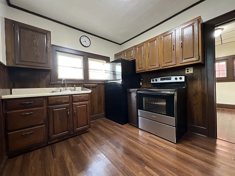 320 E 26th St — Photo 5