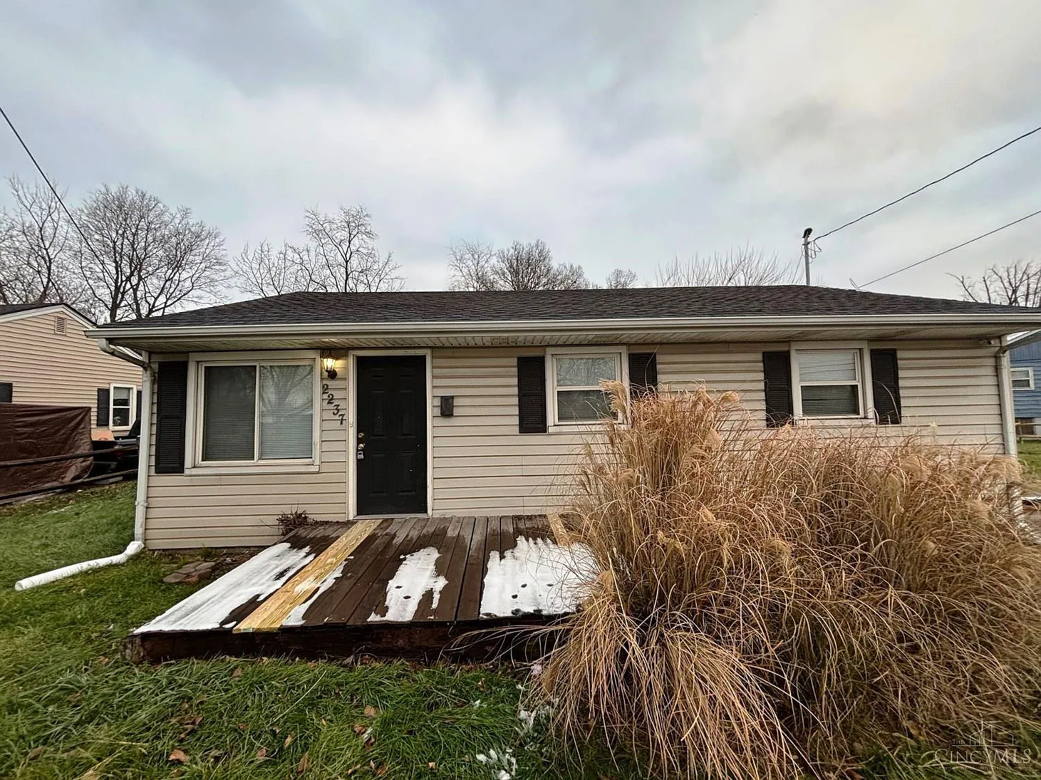 2237 Carolina St photo 1
