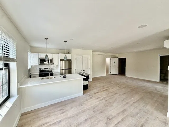 1 bed, 9999 sqft, $2,995 — Photo 2