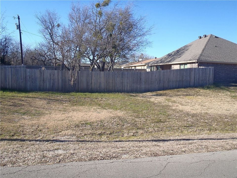 2nd image of 200 Vista Dr