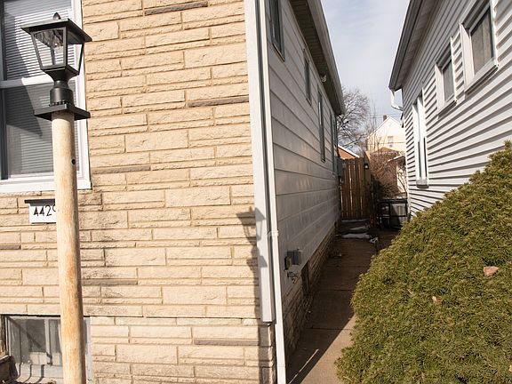 3rd image of 4429 Itaska St