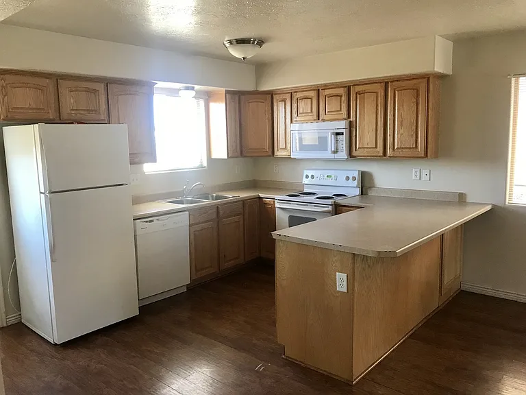 790 N 2720 E #34 — Photo 6