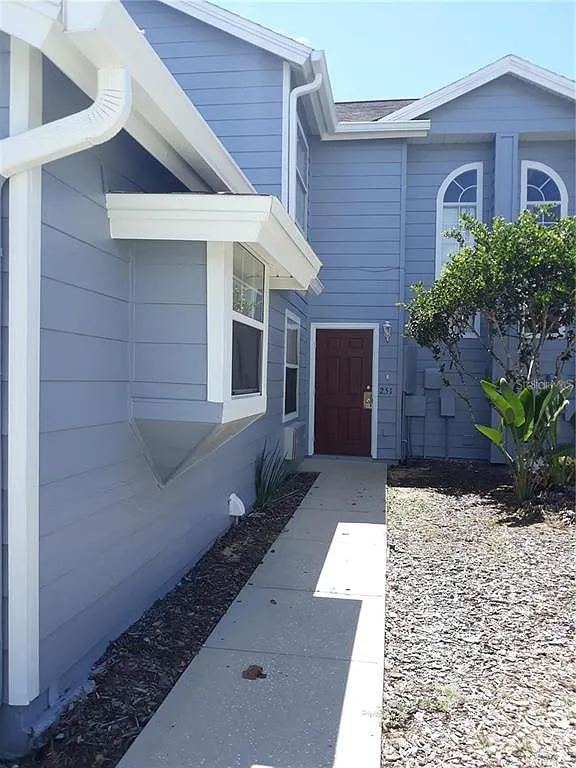 3 bed, 2.0 bath, 1800 sqft, $1,575 — Photo 1